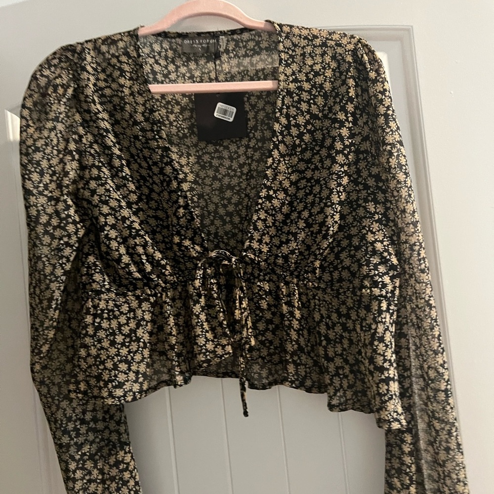 Dress Forum Black and White Puff Sleeve Crop Top